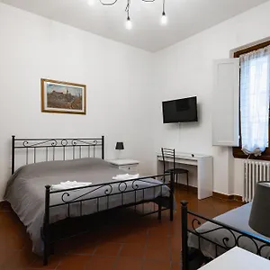 charming-home-with-exclusive-courtyard-in-center-of.it-tuscanyhotel.com/